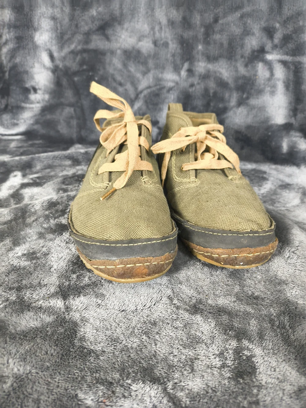 Simple Toemorrow Olive Canvas Chukka Boots with Tan Laces Mens 9